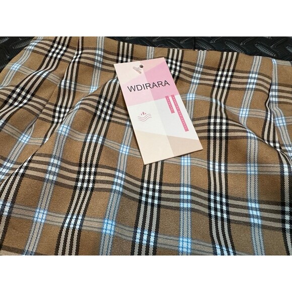 WDIRARA Women’s Plaid Mini Skirt – Size Medium - Picture 2 of 5